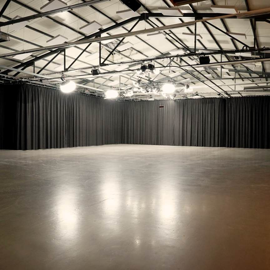 Studiohalle mit Lichttechnik bei LiveFRAME in Dreieich